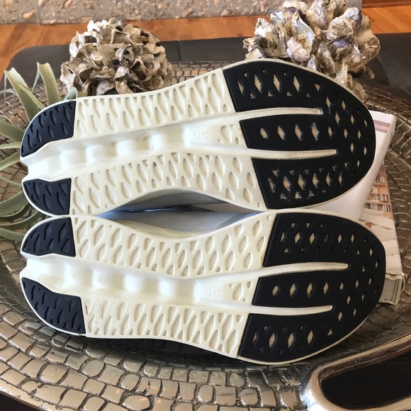 HOT RN 🔥 ON CLOUDSURFER MINERAL / ALOE COLORWAY - Picture 2 of 16